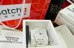 被炒到3300一塊了！「歐米茄 x Swatch」乞丐版發售，被瘋搶