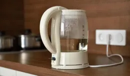 長期喝電熱水壺燒的水，損傷神經？還會致癌？不妨聽聽這3個建議
