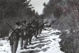 黃朝天抗命出擊，救下十萬誌願軍，彭總稱贊不愧是粟裕的頭號王牌