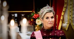 真正見過世面的女人，穿裙子從不配絲襪，看董卿、周濤你就知道了