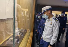 歲月的銘印：成龍銀發白須再現，昔日武打巨星風采依舊引人懷念