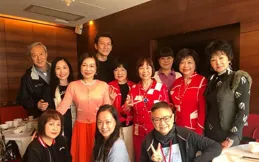 她天生麗質是香港電視圈第一貴婦，前夫大她20歲現在腰圍僅66厘米