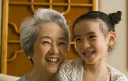 奶奶和姥姥，到底誰跟孩子最親？看到科學排序，也許你想錯了