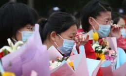 看完日本雜誌我發現：衛衣不配打底褲，這樣穿不僅洋氣顯瘦還好看