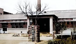 1930年牡丹江舊照：日軍守備隊門口戒備森嚴。火車站上女子好漂亮