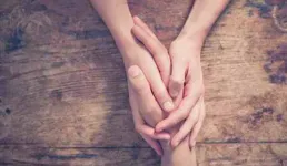 高校食堂男女學生做出不雅行為，校方辟謠稱非本校學生