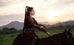 老公竟然把7平米的小臥室，做成了集書桌、衣櫃、儲物、床一體的榻榻米！