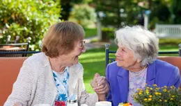 62歲老人確診癌癥晚期，平常愛吃蔬菜常跳舞，醫生痛心：不聽勸！