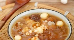 62歲女子每天用蓮子薏米煮水喝，兩年從未間斷，現在身體狀況咋樣