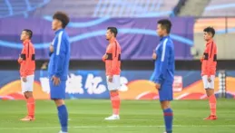 廣州足球球員「三鞠躬」被打，這個理由不搞笑嗎？
