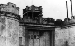 叛徒出賣鄧演達，攜巨額賞金失蹤，建國後竟成為一家瓷器廠老板