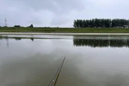 夏季钓鱼时怎样解决野河走水太快、刮大风的问题 老钓鱼人的闷竿钓