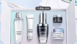 有邢些可鈞買給豪卓宵大刊護膚品？