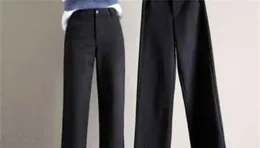 黑色煙管褲流行來襲，告別闊腿褲時代