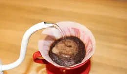 手沖咖啡悶蒸時，攪拌咖啡粉有什麽作用？