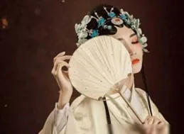 漢景帝的妃子因來例假，讓身邊宮女去侍寢，一句成語因此而來