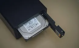 东芝展示容量30TB+硬盘：采用了HAMR和MAMR技术