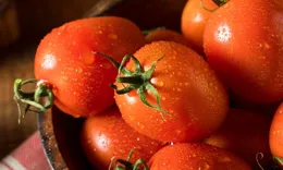 江蘇一52歲男子天天吃西紅柿，堅持一年後，結果讓醫生都羨慕不已
