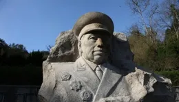 徐向前麾下四軍長最可惜的一位，若非劉帥幫襯，幾乎被許世友反超