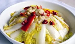 這個辣白菜快去試試姐妹們，酸酸辣辣的，巨開胃呀！