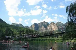 谷愛淩晚宴驚艷亮相，自信魅力難擋