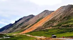 西藏新疆哪裏有海拔超過6000公尺的公路埡口？