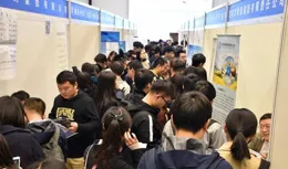 他月薪資14000元，天天泡面，生侄子不給禮，但存100萬，孩子985