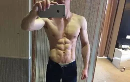 健身肌肉帥哥，帥氣大胸肌性感腹肌，這才是真脂包肌男人