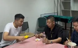 面對師弟挑釁，李鶴彪沒猶豫，立即還手，惹誰不好，非要惹彪哥