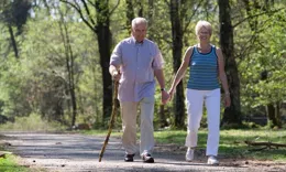 走路是長壽的良藥！研究發現：長壽的人走路或許有這3個特征