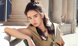 「美到窒息！她的存在證明了‘美’的無限可能」，被譽為內娛顏霸