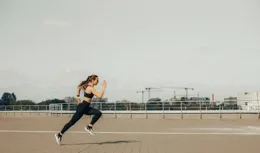 跑步步頻必須是180嗎？160真的「很菜」嗎？