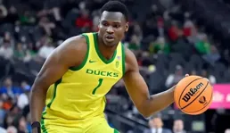 火箭球員及主帥的女朋友:軍功章裏有我的一半也有你的一半