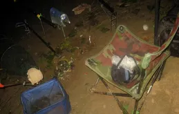 90後釣魚達人 ， 深夜野釣遇險。一條死魚救了我的命