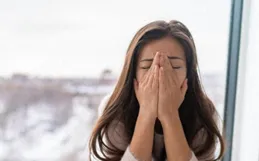 為何女性產後容易抑郁？盤點5大原因，早知道越好