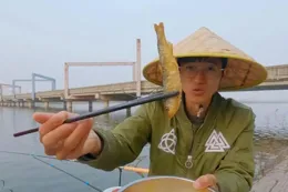 為什麽現在喜歡釣魚的年輕人越來越多？女人釣不到啊！