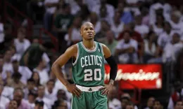 96屆天花板，柯比生涯轟下33643分，同屆的艾佛森等人各拿了多少