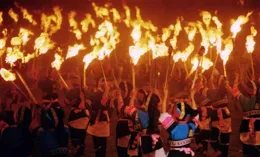 千年火舞：今年盛夏一定要過一次神秘火把節！