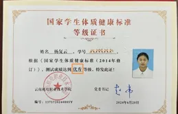 畢業生攤開這本證書，面試官反應亮了！