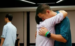 七旬老人為自己辦人生告別會，沒邀請家人