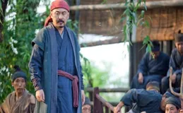 古代一婦人挑著2個小孩逃難，相士看到後驚呼：你挑的是兩條龍