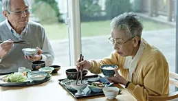 調查發現：不容易癡呆的老人，通常愛「吃2物做3事」，了解不虧