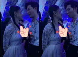 哈哈大笑，搞笑動圖，不小心手滑，紙巾越滾越遠