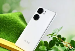 流暢、省電 iQOO Neo9S Pro+搭載同檔最強旗艦級LTPO電競直屏