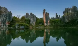 學霸都對不出的對聯，上聯：紅塔山下阿詩瑪，下聯：請友友賜墨