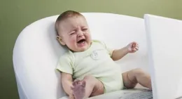 好家夥！小孩一寫字眼睛就腫，媽媽稱對字過敏！網友評論笑不活了