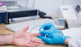 為什麽一看病就要抽血呢？醫生揭曉：抽的血最後都去哪了？