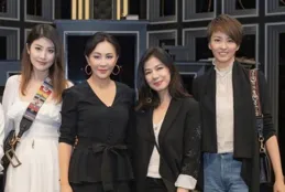 58歲劉嘉玲罕見現身台北，與小18歲桂綸鎂合照，優雅成熟不輸後輩