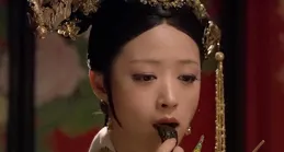 打得越狠演技越穩！楊旭文用一把傘，扯下了多少演員的遮羞布？