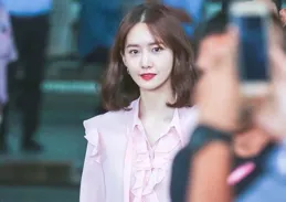 韓星風采夜現，林允兒甜美亮眼，樸寶英魅力無限